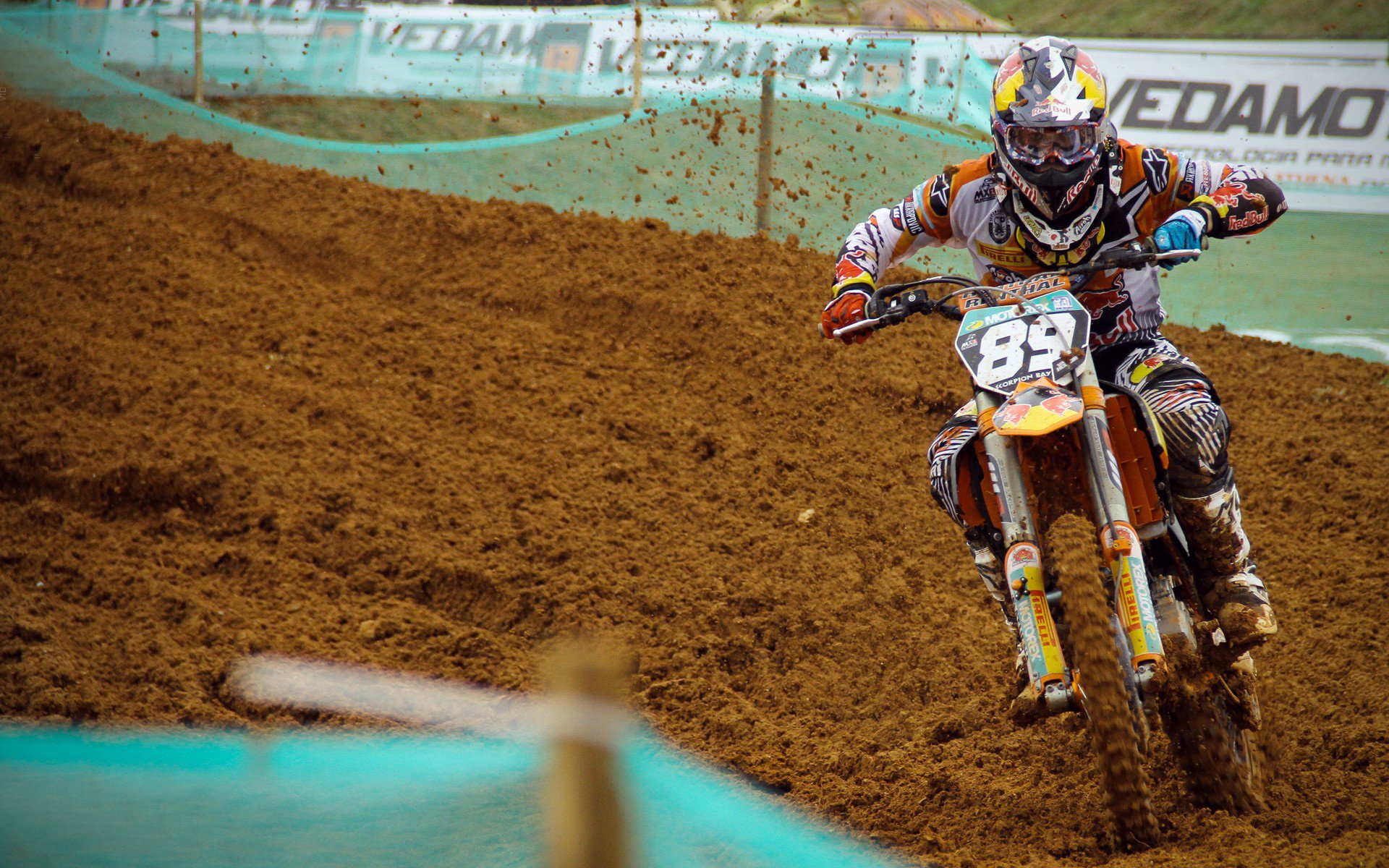 唐纳德·高尔的持球技巧和精准传球成为袋鼠队的利器，唐纳德 古尔德